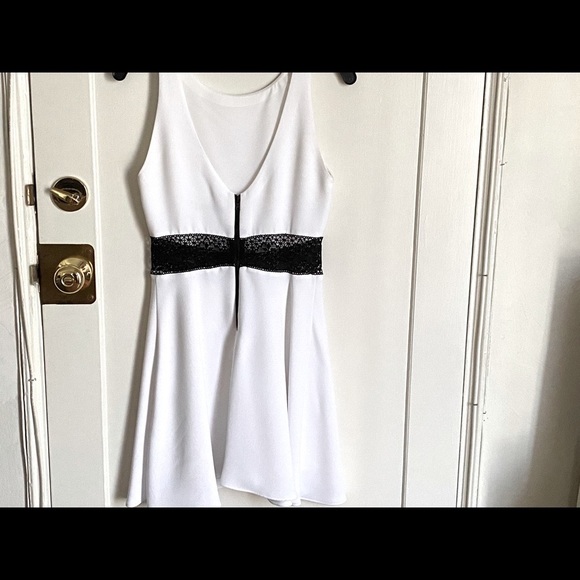 Alice and Olivia White Dress with Black Lace Trim - Picture 4 of 7